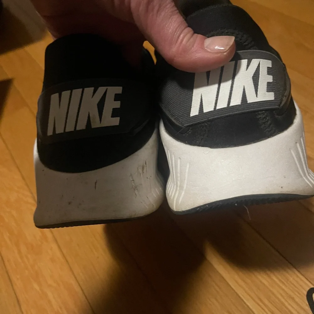 Mens Size 12 Nike Metcon 4 (?). - Picture 4 of 5